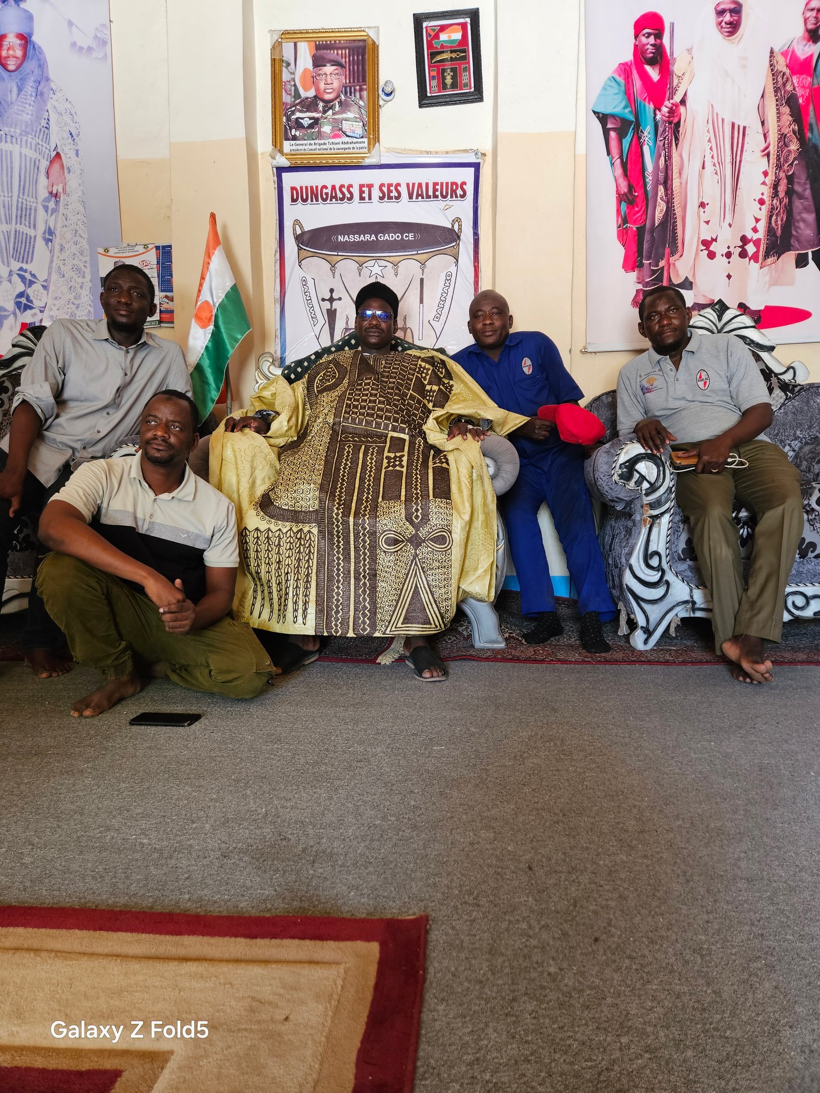 L'équipe de mission conduite par le DR NIGELEC de Zinder reçue par le Chef de Canton